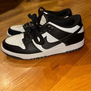 Nike Dunk Low Men's Size 8.5 Black And White Panda Sneakers Shoes